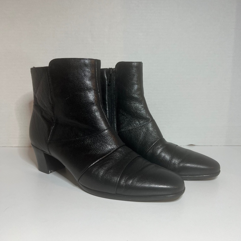 Munro American Black Leather Heeled Ankle Boots